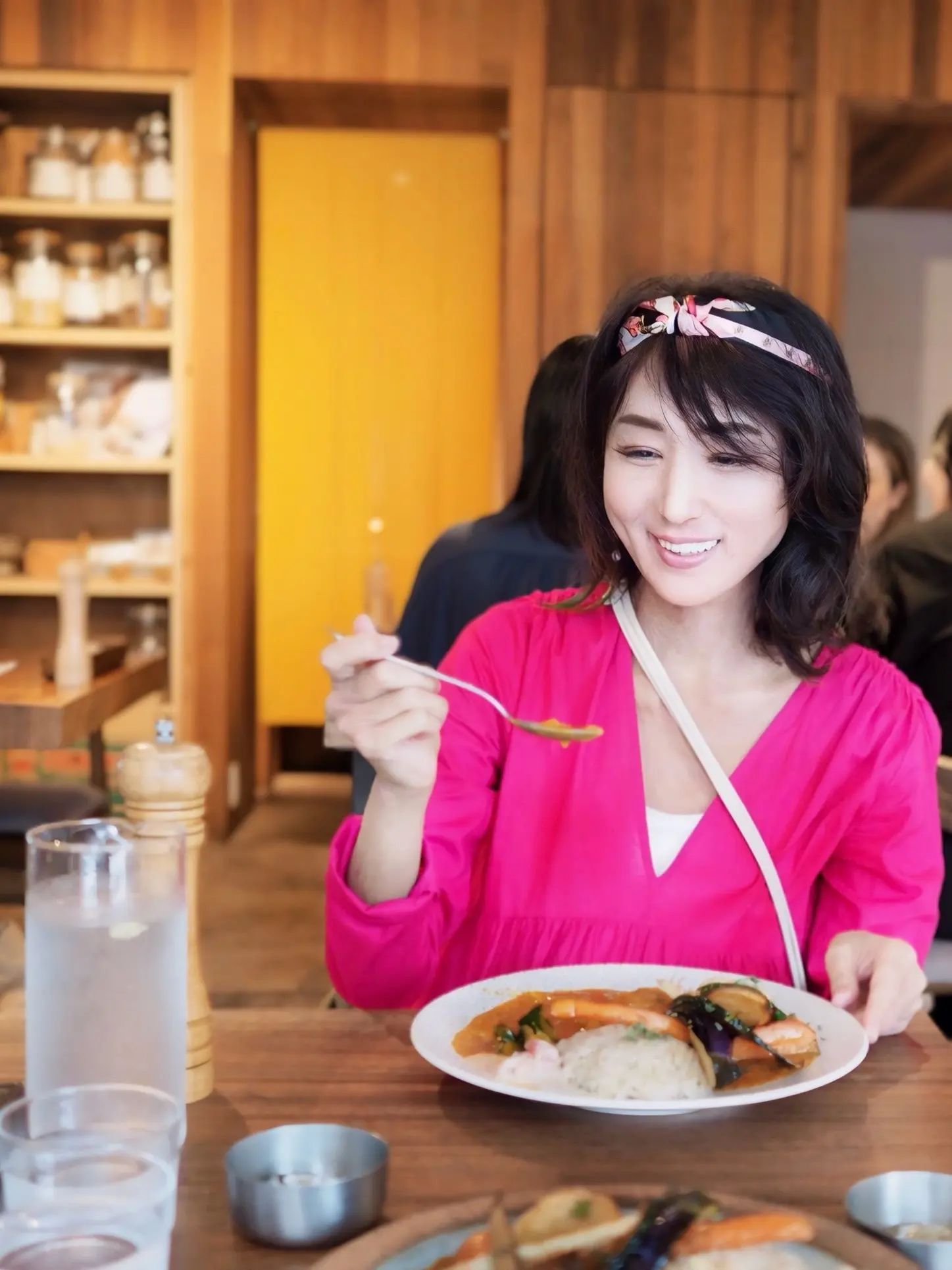 たまには赤ワンピで♡ スパイスカレーが人気のカフェ_1_7