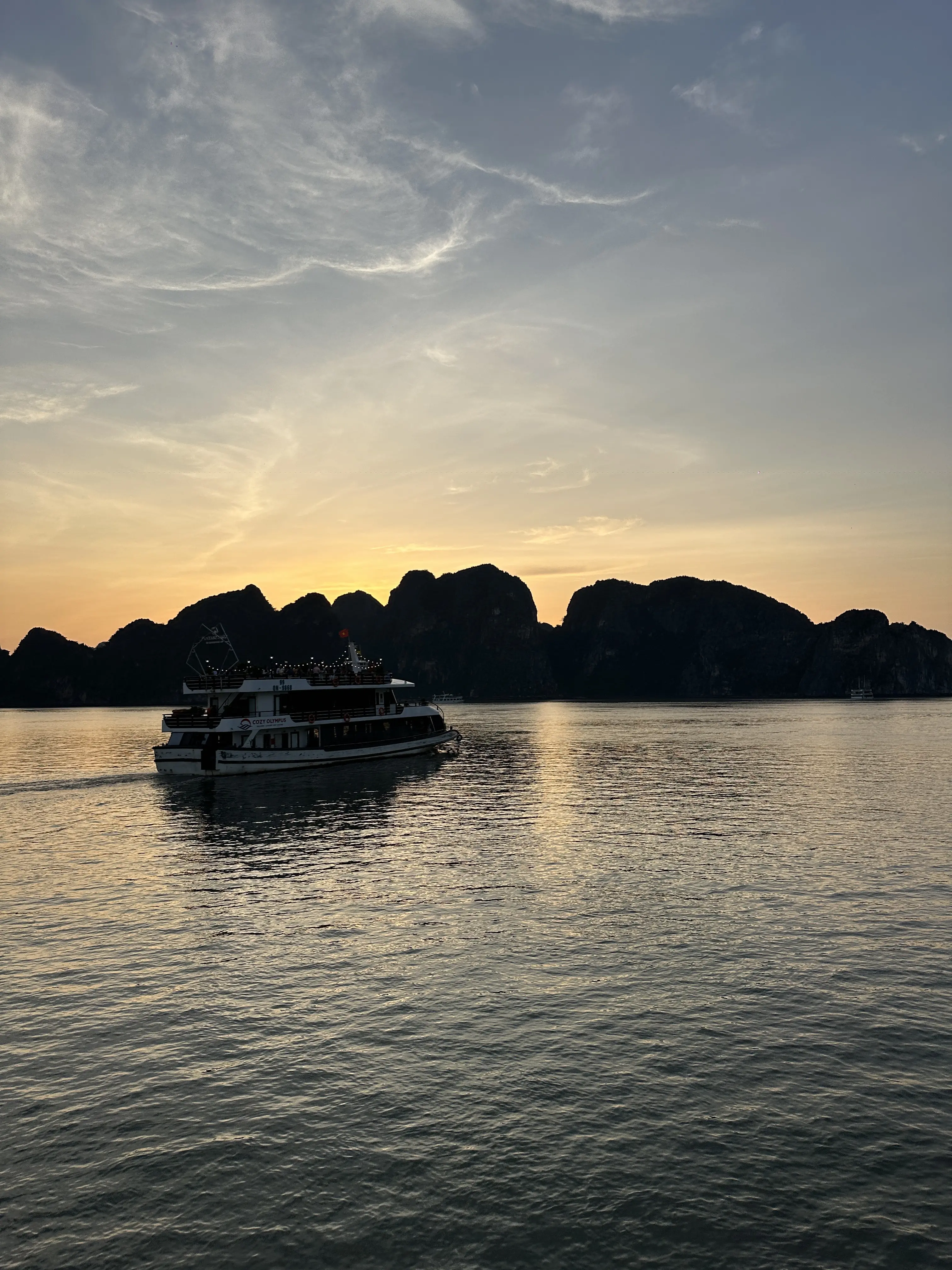 サンセット　サンセットクルーズ　クルーズ　ベトナム　ハノイ　ハロン湾