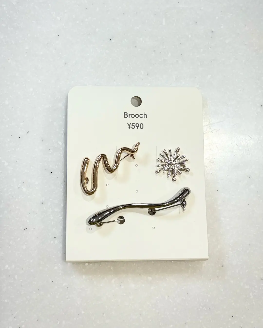 ジーユー　ジーユー購入品　ブローチコーデ　ブローチ　三点セット　シルバー　ゴールド