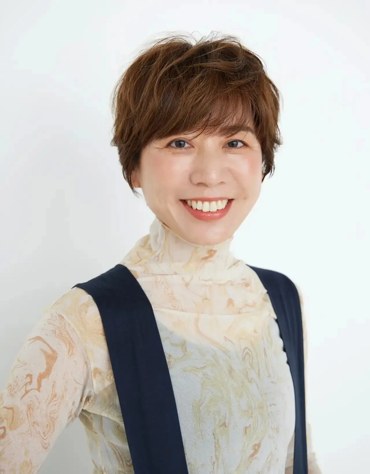 冬に映える上品なスタイル！50代に似合う「若々しいショートヘア」31選