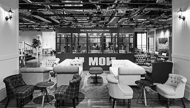 渋谷ヒカリエ内のシェアオフィス、「Creative Lounge MOV」が本拠地。