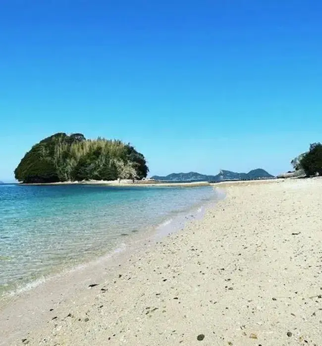 周防大島の海と真宮島を結ぶ エンジェルロード