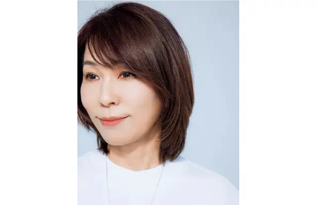 重めのサイドバングをつくって顔まわりの「うねり」や「くせ毛」悩みを封印!【50代髪型・ヘアスタイル】