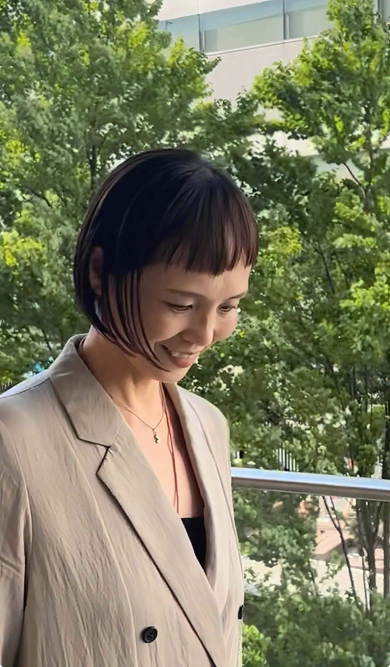 髪質を活かしてショートボブに。首元スッキリで体感気温マイナス3度下がった気分_1_4