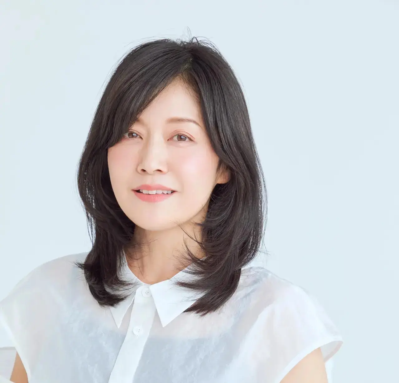 髪がきれいに見えて、若々しい「50代の今どきロングヘア」24選