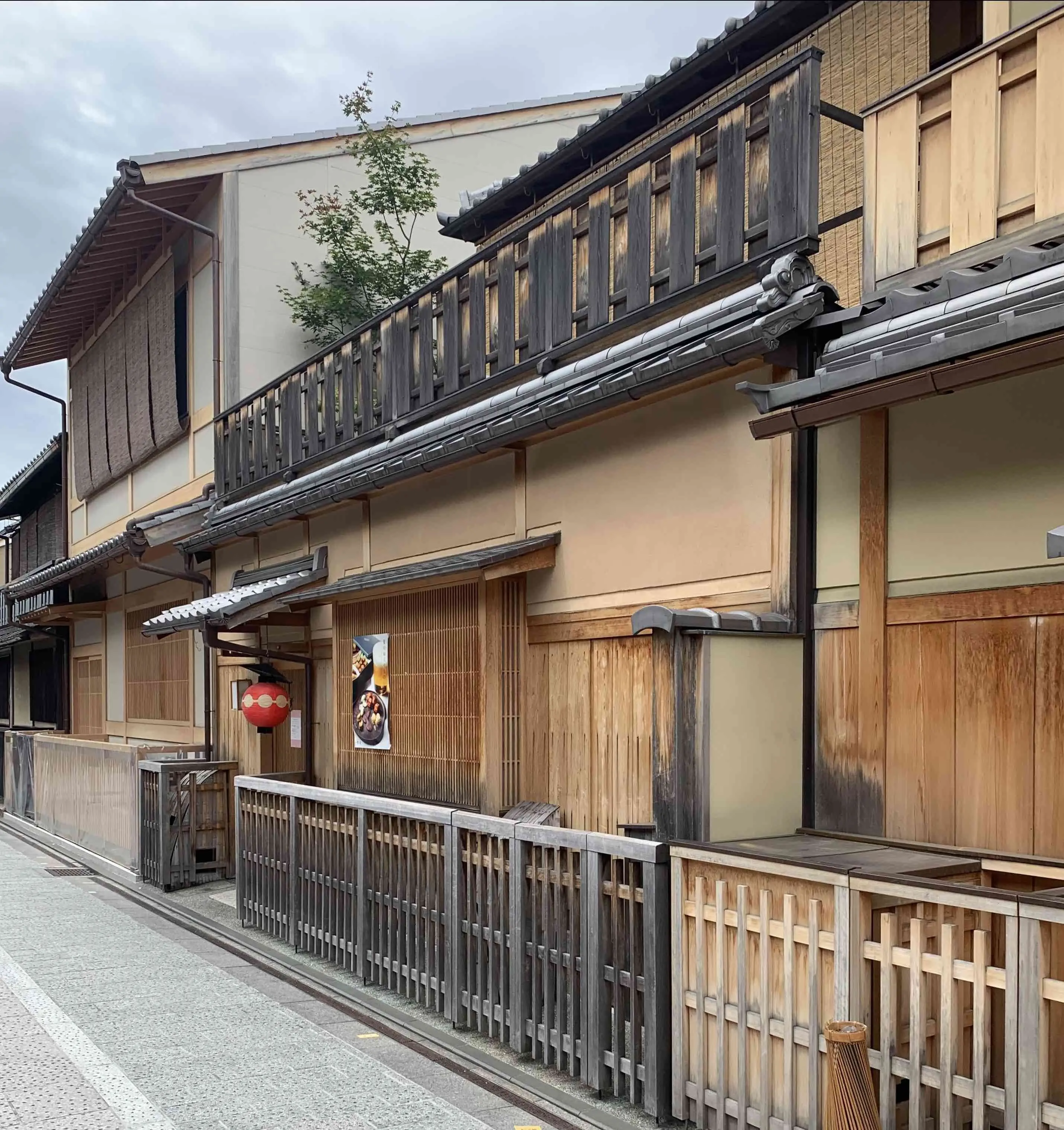 京都　アニエスベーカフェ祇園　　アクセス