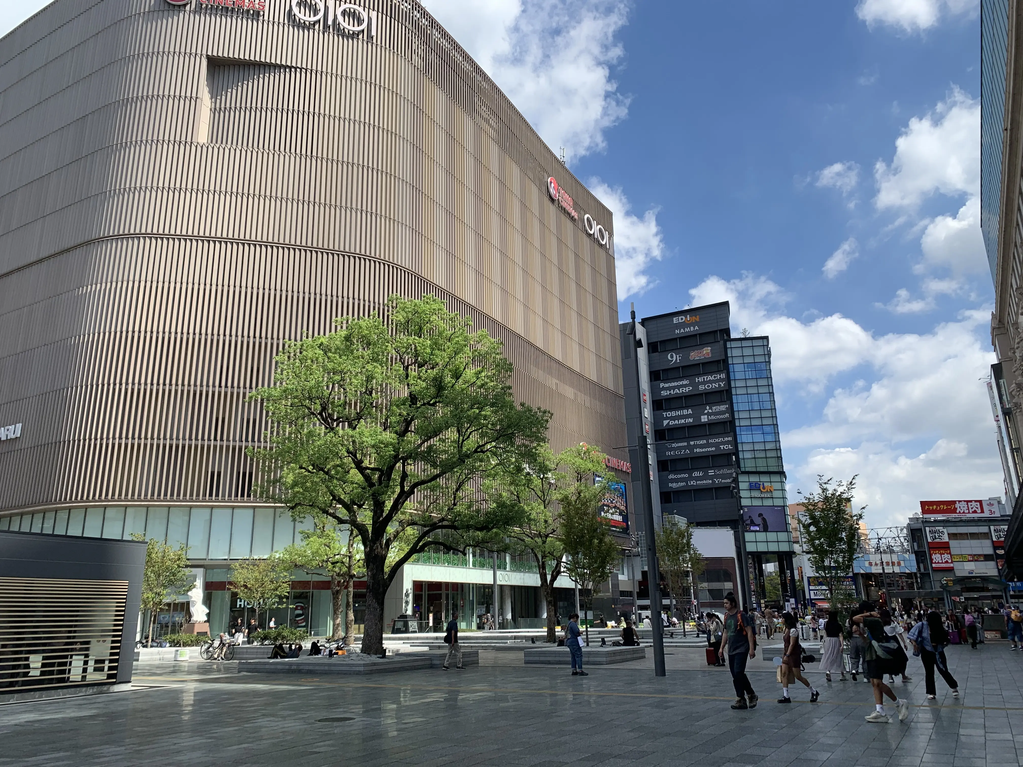 難波駅前