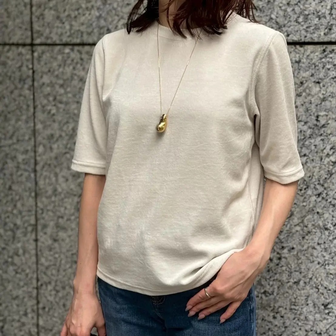 【50代の秋コーデ】1着で上品見え！この秋マストバイな「ベロアトップス」コーデ術_1_2