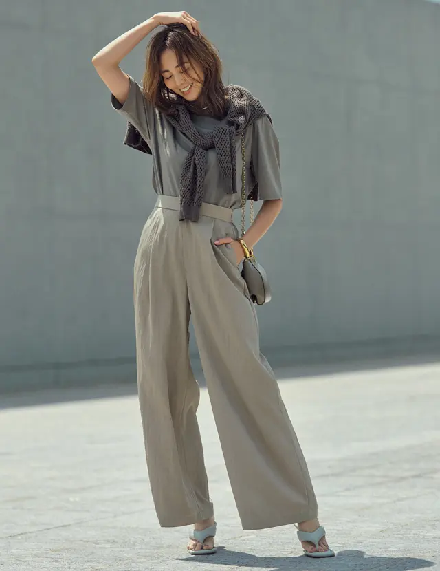 イタリア製『AMANITA』サラと滑らか！綺麗な美脚スティックライン”黒パンツ！