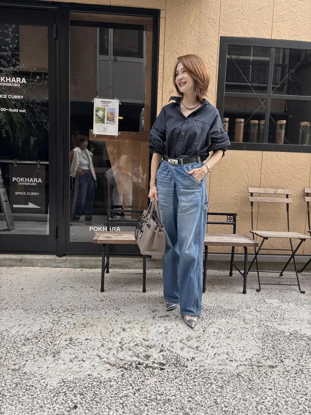 【おしゃれな50代のデニムコーデ10選】秋も大活躍！シャツやカーディガンとあわせたスタイルが人気