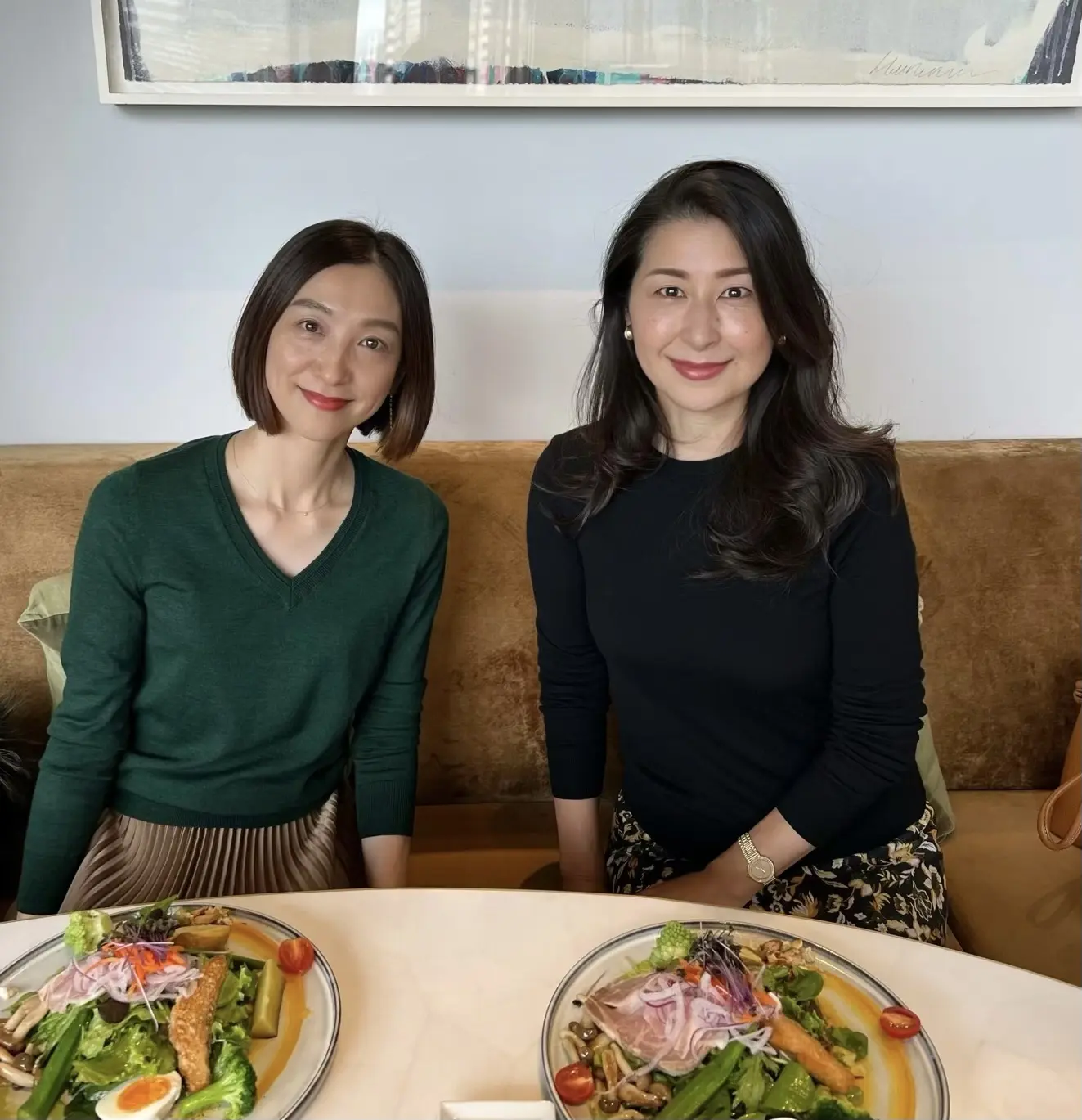 華組　一色華菜子、松ヶ崎由紀子、レストランでの記念写真