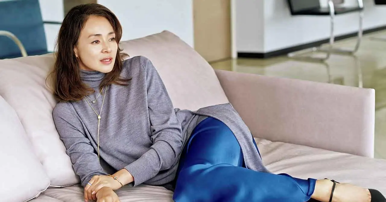 秋コーデ◆新品タグつきDrawerサテンスカート コバルトブルー ドゥロワー Drawer（ドゥロワー）の「DRAWER ブルーストライプスカート（スカート