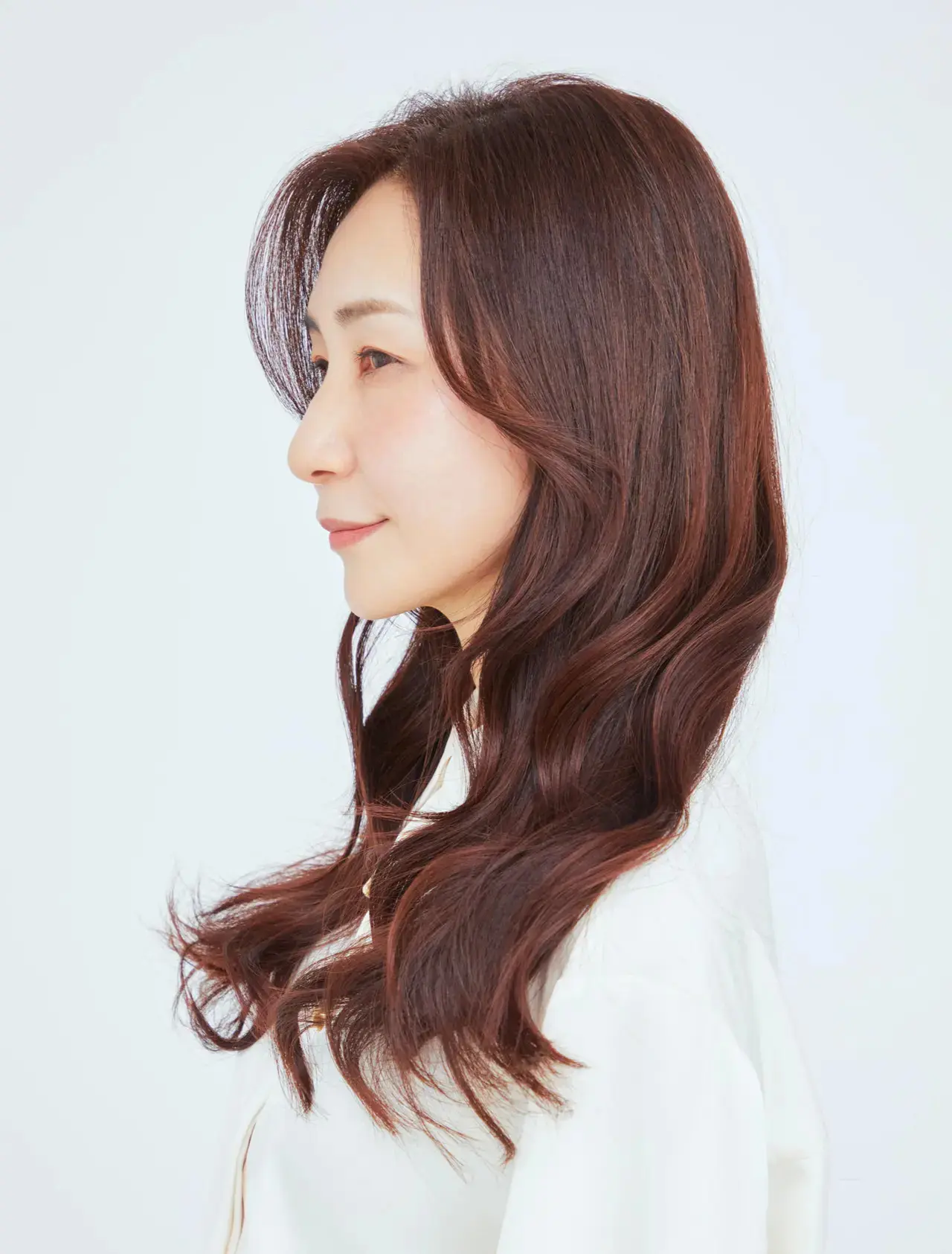 豊かなボリューム感が魅力！50代にふさわしいリュクスな巻き髪ロングヘア【50代髪型・ヘアスタイル】