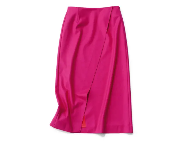 プルミエ アロンディスモンのヴィヴィットピンクなタイトスカート