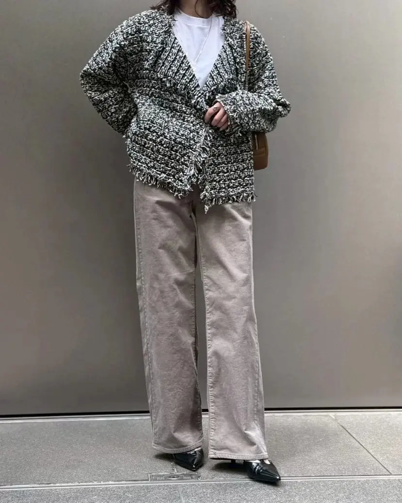 【50代パンツ】履くだけで旬の着こなしに。【レッドカード トーキョー】の「きれいめコーデュロイパンツ」_1_7