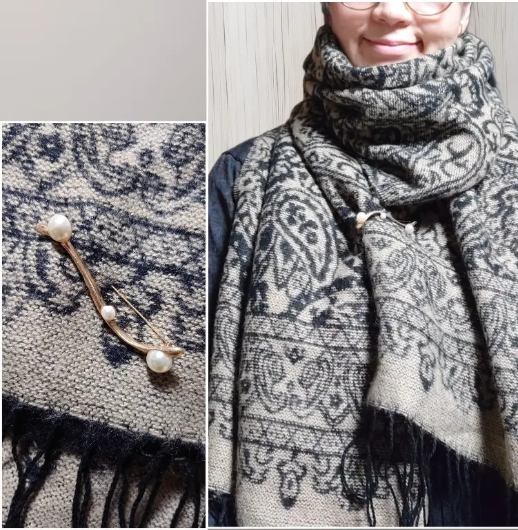 オリエンタル柄ストールと流線型ブローチ