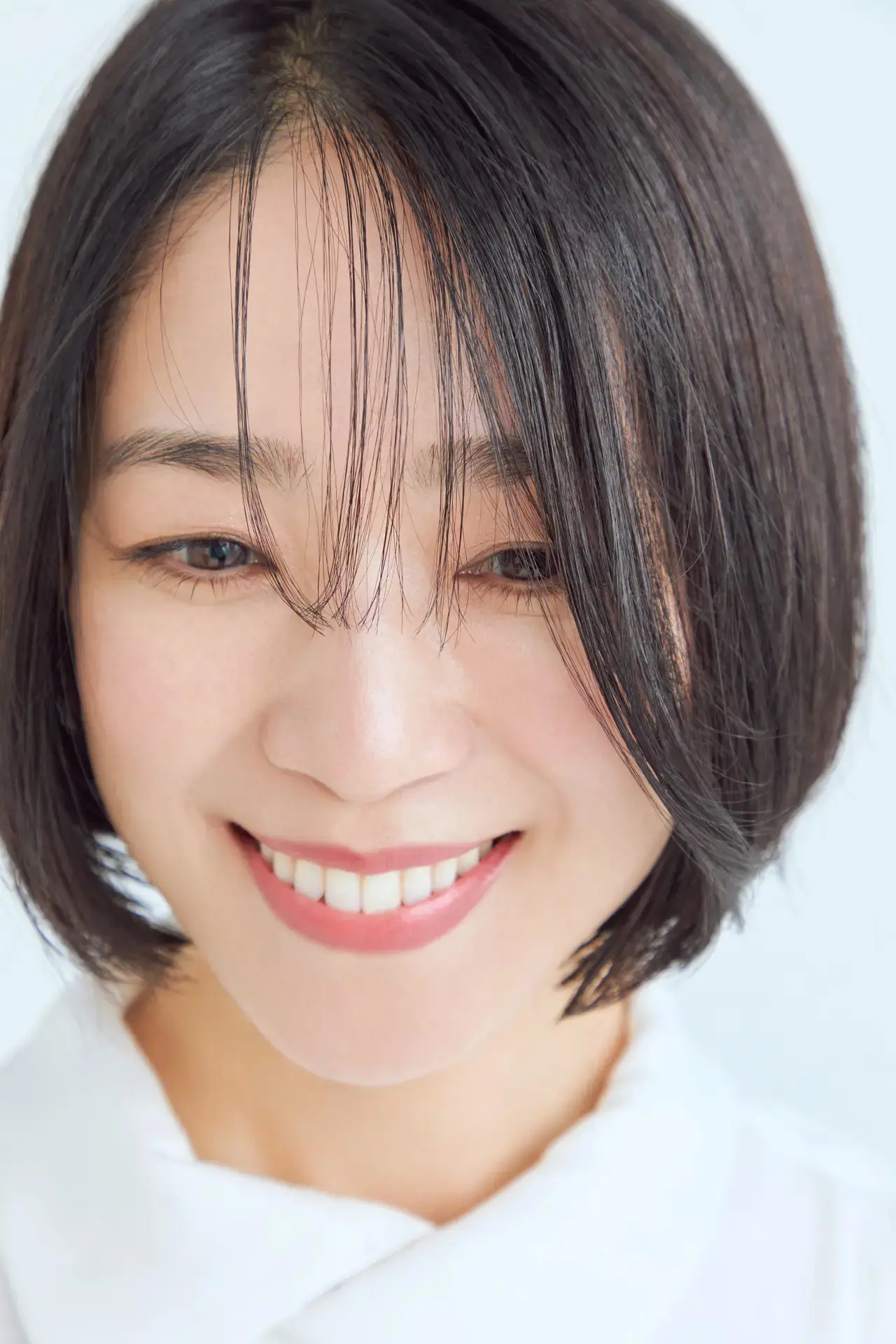 クールボブは、シースルーバングを味方につけてリッチ＆スタイリッシュに【50代髪型・ヘアスタイル】