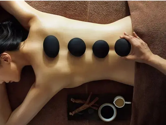 オプションで自律神経が整うホットストーンを追加可能