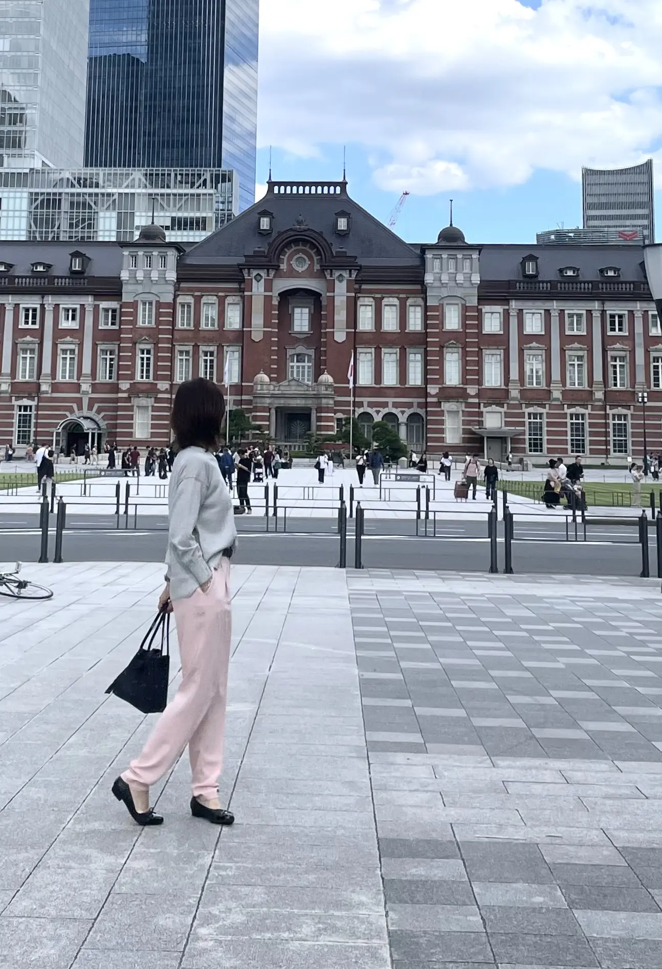 淡色コーデで新丸ビルランチへ_1_5