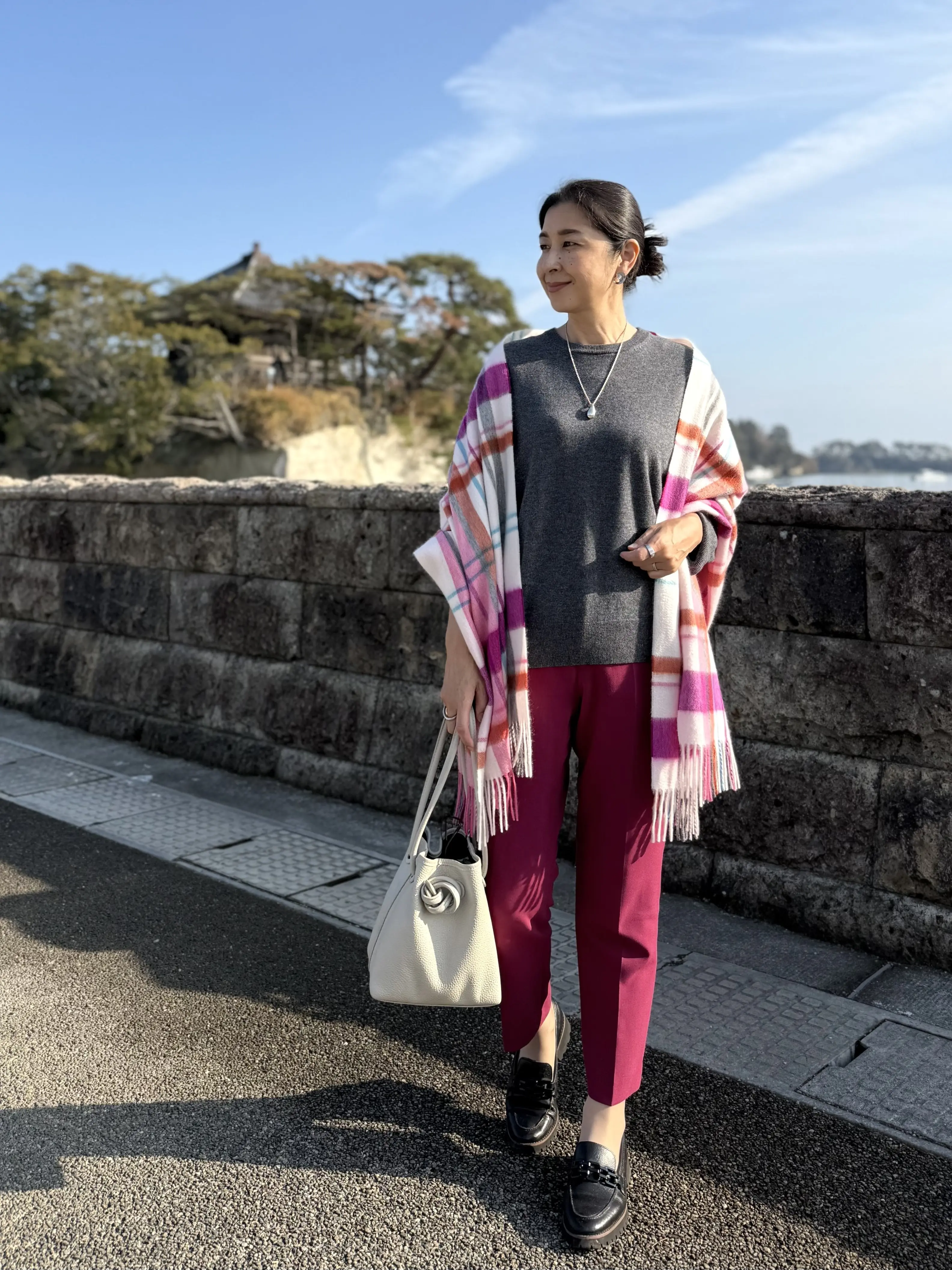 羽織るだけで見た目も気分も華やぐ♪ストールコーディネートで秋のお出かけ_1_2