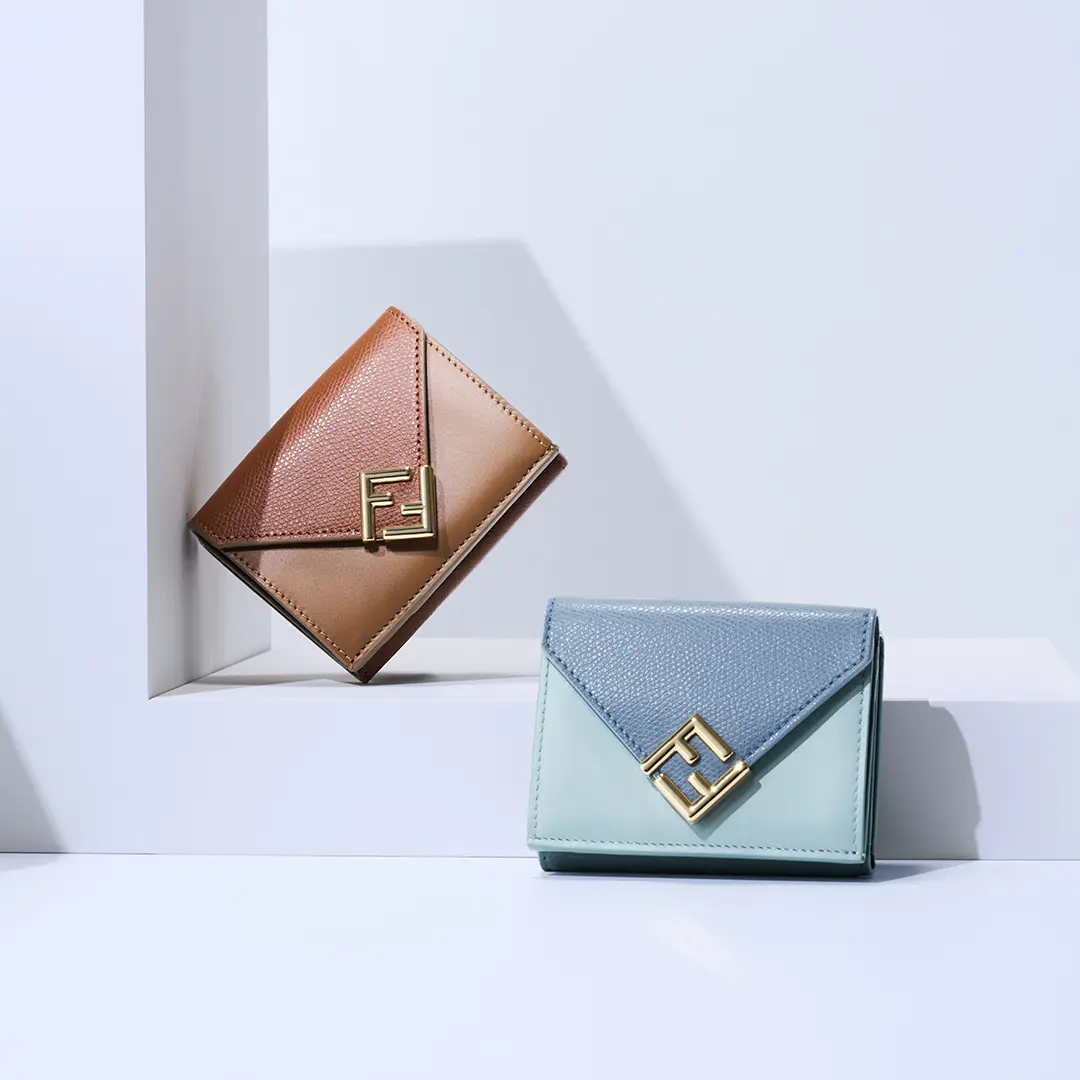 「FFダイヤモンド」三つ折り財布 ¥85,800（H8 W10 D4cm）