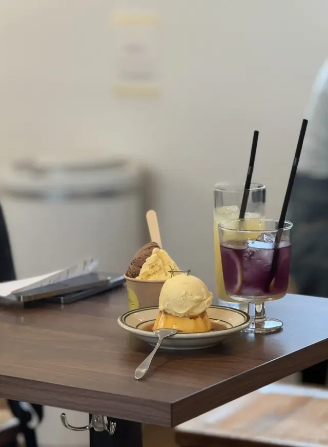 ネイビー×ブラウンで秋色コーデ。神戸おしゃれな空間に包まれるしあわせ_1_13