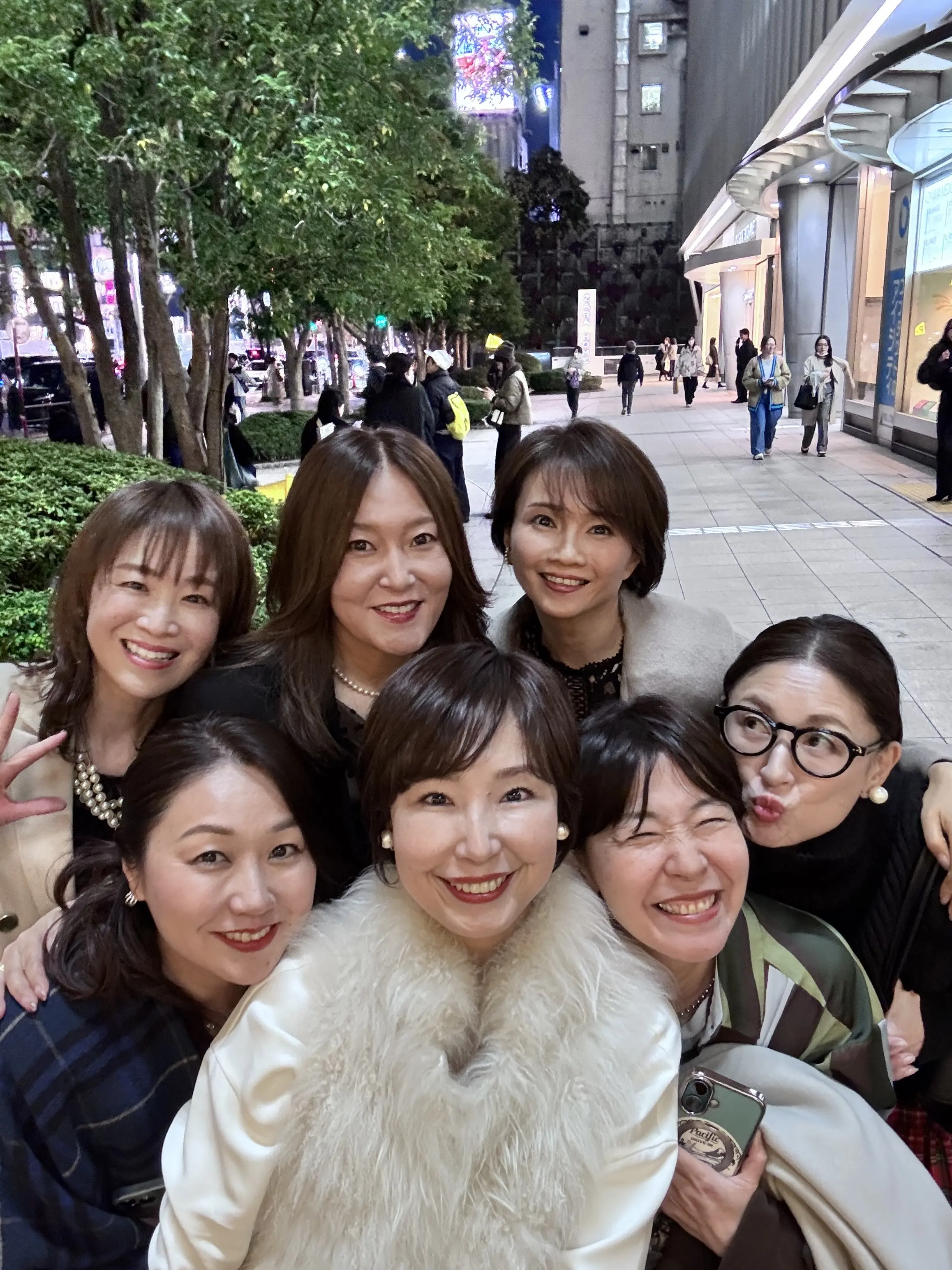 東京　表参道　MaxMara　POPUP エクラ　パーティ　ソワレ・ドゥ・エクラ  ザストリングス表参道　Jマダム　ブラックコーデ　パーティスタイル　50代　50代コーデ　50代パーティコーデ