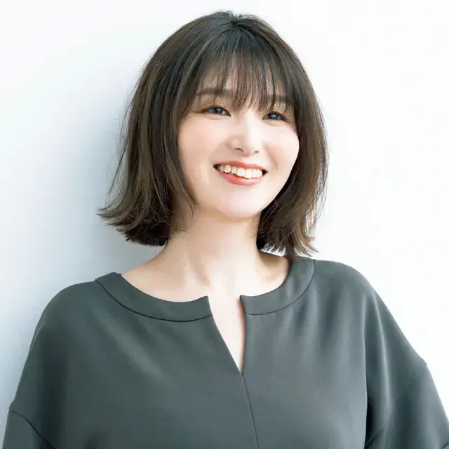 前髪×外ハネ×ハイライトで細毛をボリュームアップ