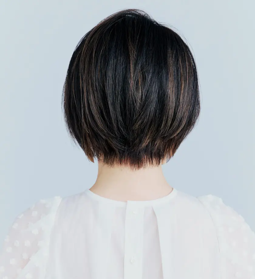 Webエクラ 後から見たショートヘアスタイル