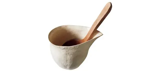 鍋用の大きなスプーンは三谷龍二作。井山三希子さんの器にちょうど収まる