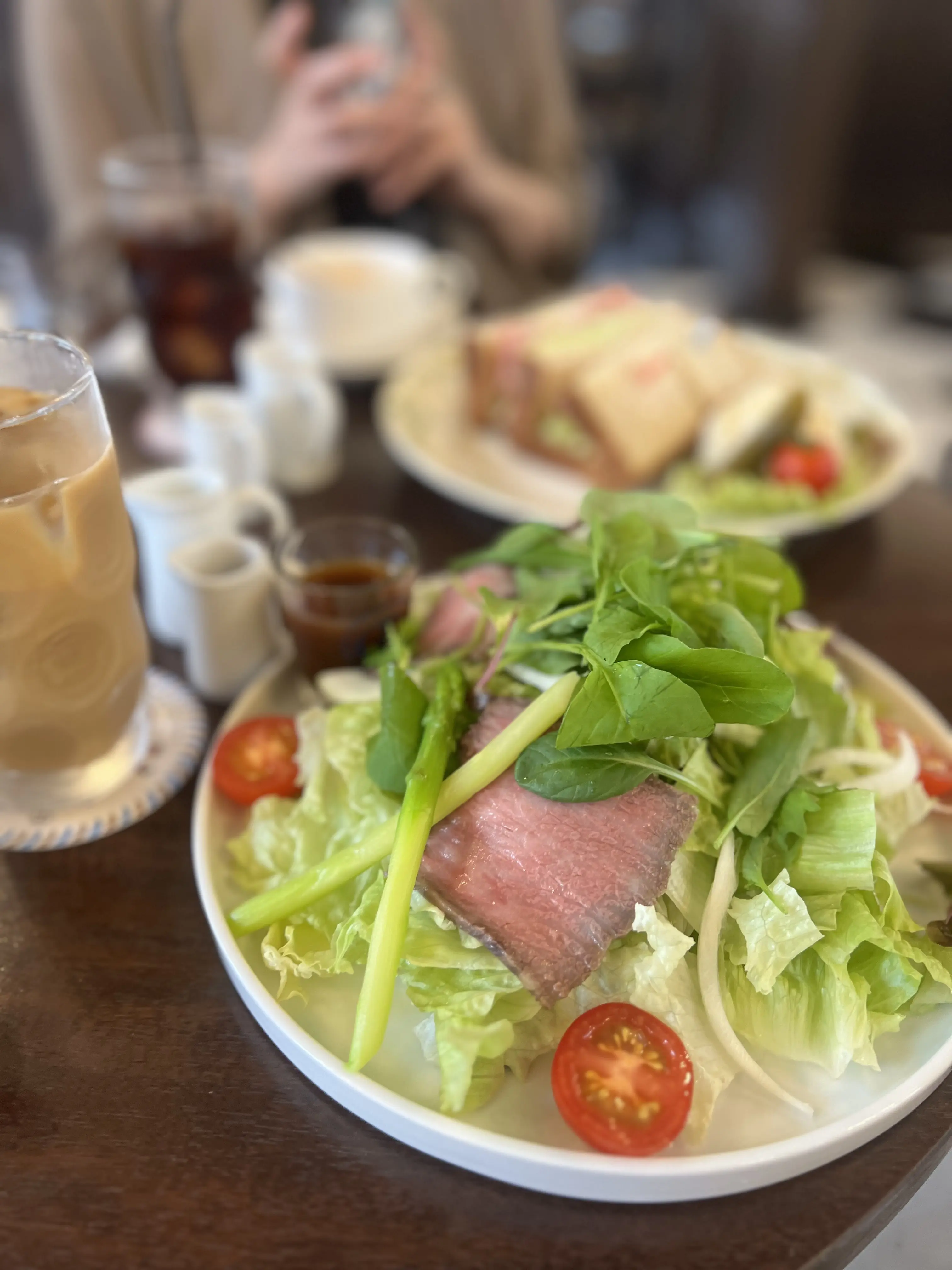 私はローストビーフサラダをオーダー！