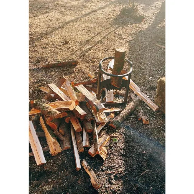 薪ストーブ用の薪は自分で庭木を切って調達