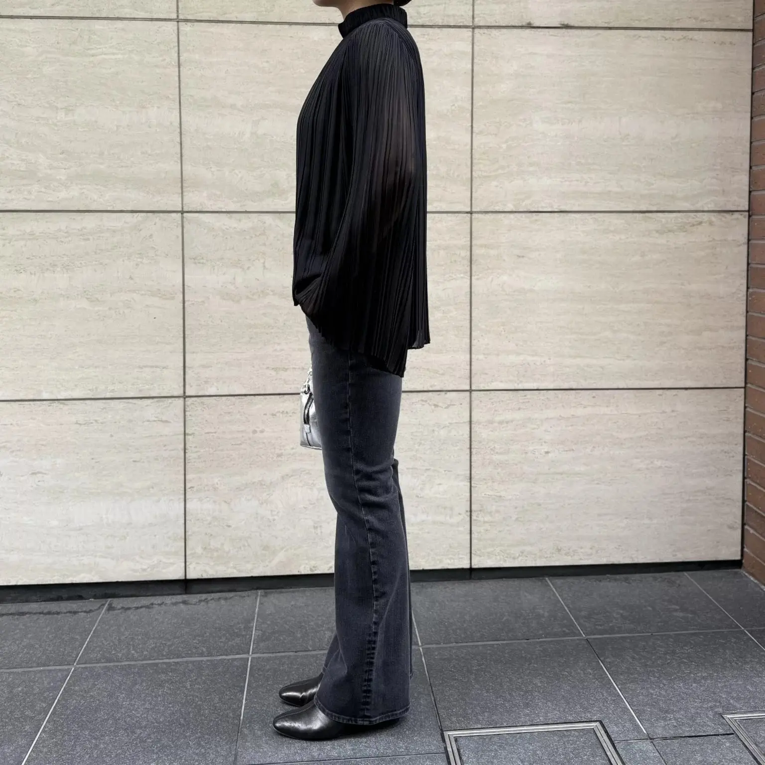 【50代 パンツ】脚長見え＆抜群のはき心地！「エクラ別注SURTストレッチデニム」骨格別おすすめ3コーデ_1_3