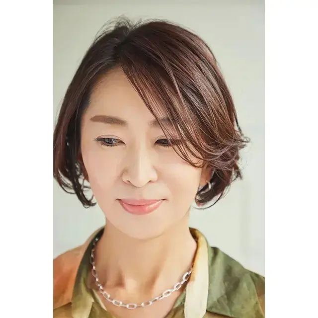 短めでも華やか！上品な大人の丸みがエレガントショートボブ