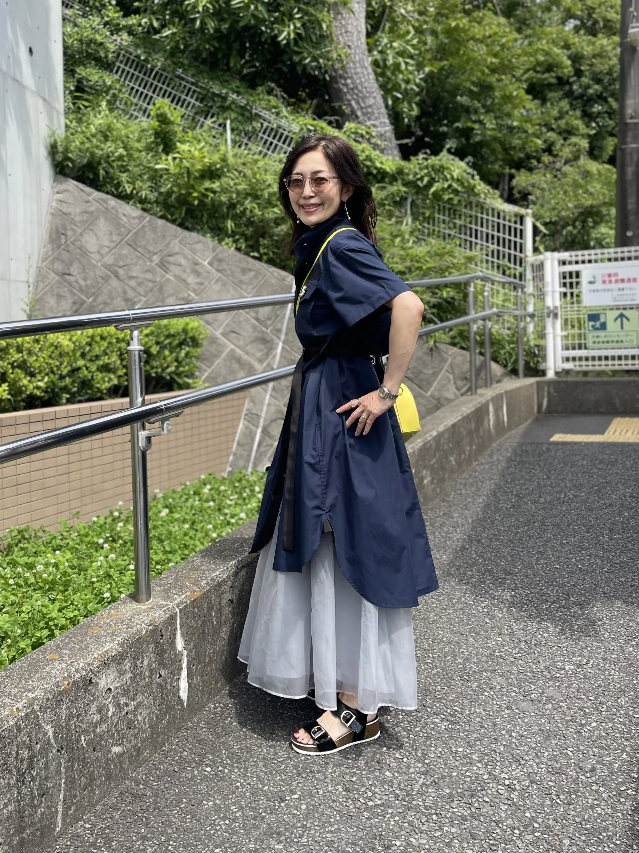 ネイビーワンピースをレイヤードして念願のコンサートへ_1_7