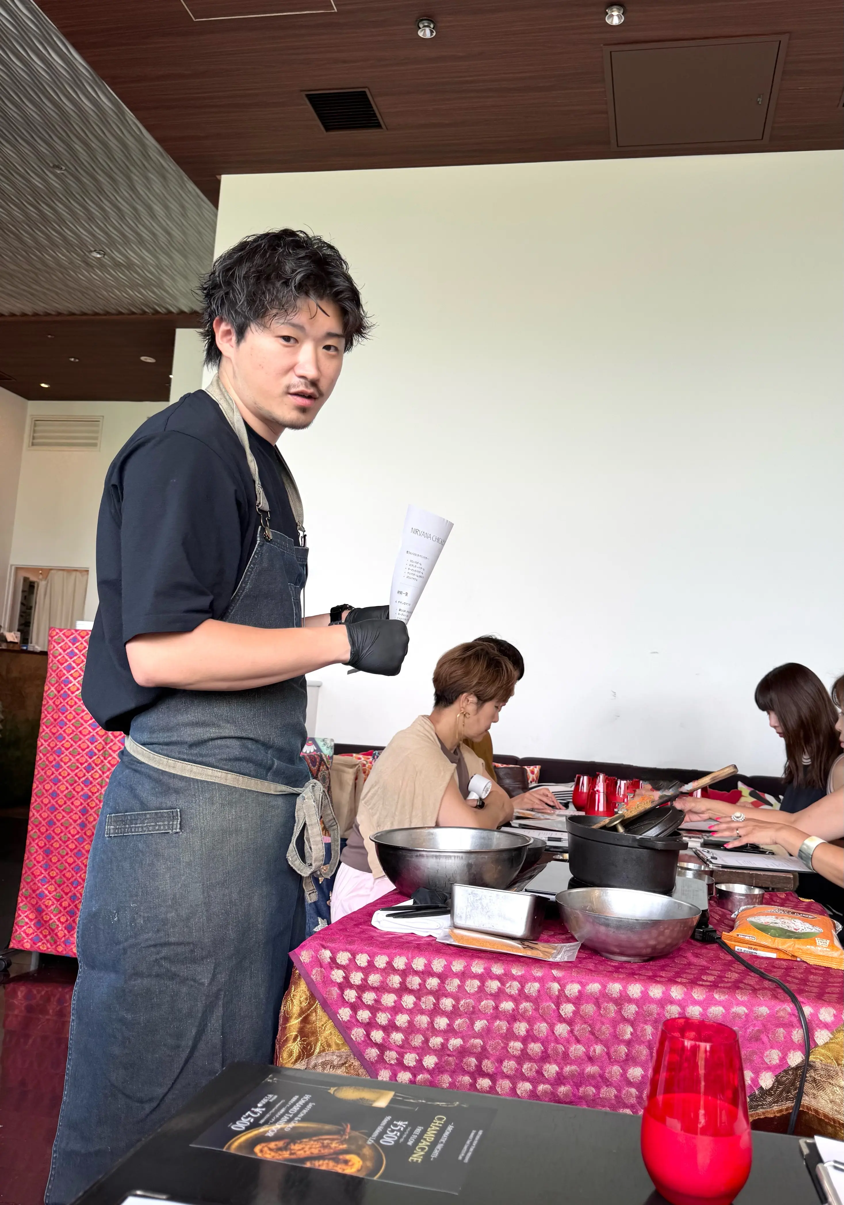 ZARAトーンアップも叶う夏のホワイト🤍フリルブラウスコーデで大人スパイス料理を楽しむ_1_3