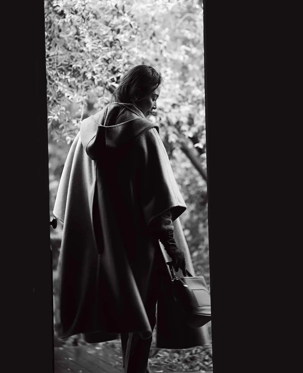 グレージュのワントーンから生まれる静謐な美しさ。 