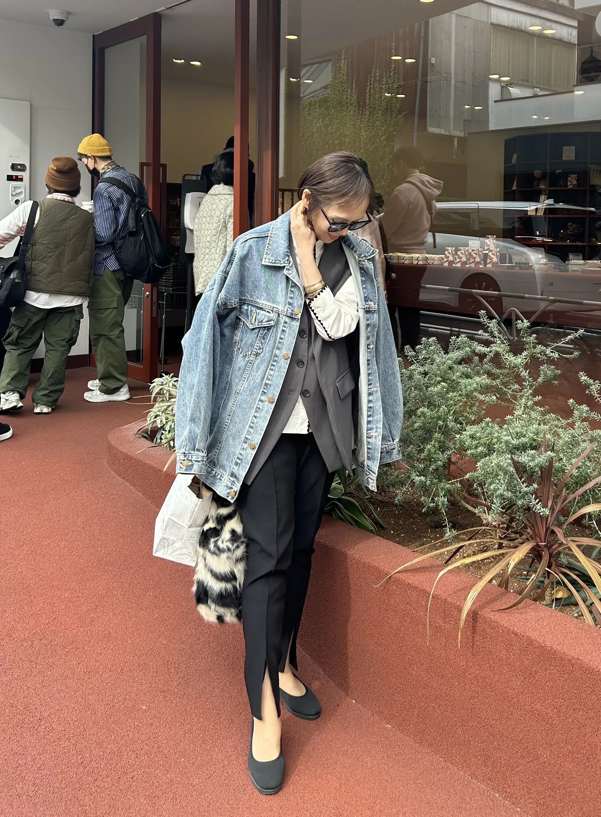 アラフィフファッション　アラフィフコーデ　アラカンファッション　ジレ　アラフィフジレ　アラカンジレ　代官山ファッション