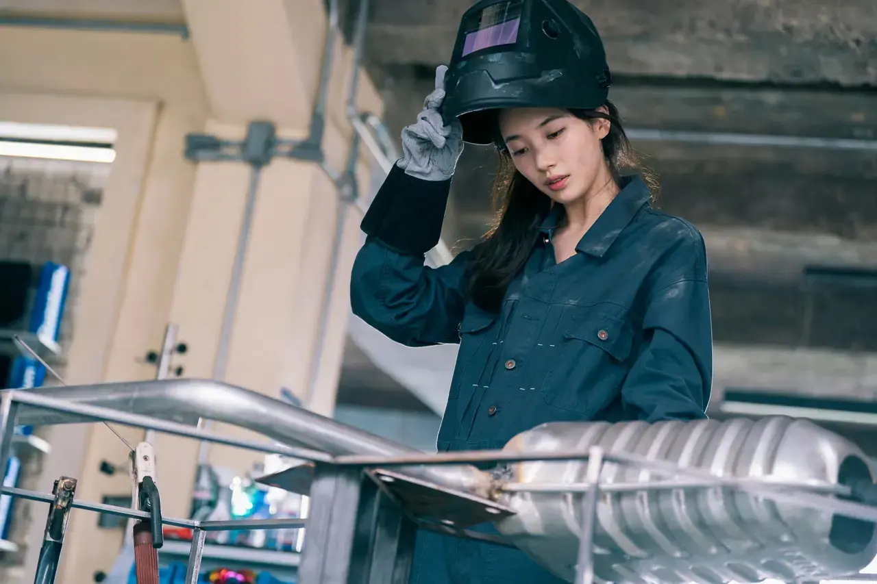 感情を捨てて生き抜くことを自らに課したヒロイン・ガヨンには、大ヒット恋愛映画「建築学概論」出演の際、“国民の初恋”とも呼ばれるようになったスジを起用。