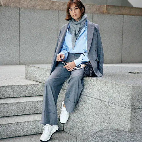 ポイントは“抜け感”！グレーのジャケットセットアップの着こなし方