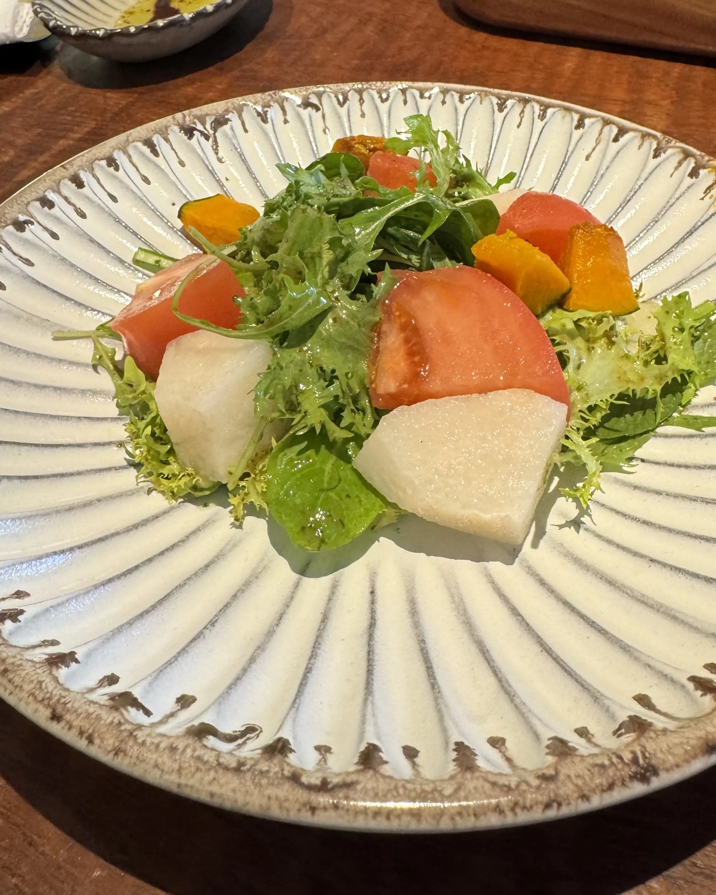 食事の時間も、街歩きも品よく。大人のムートンコート着回し【2日目】_1_3-1