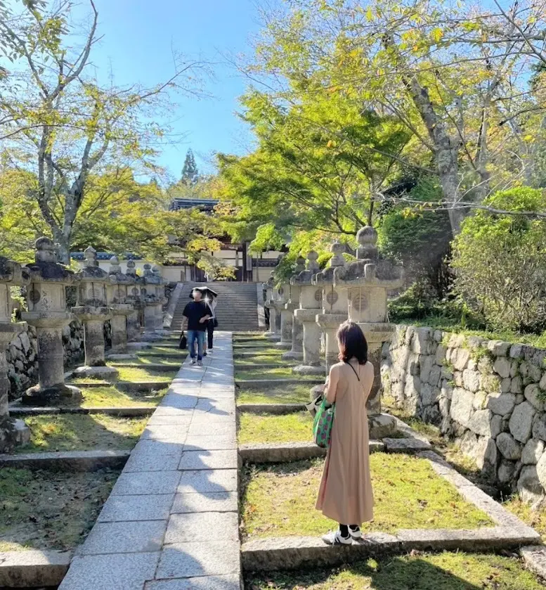 唐院・探題灯篭