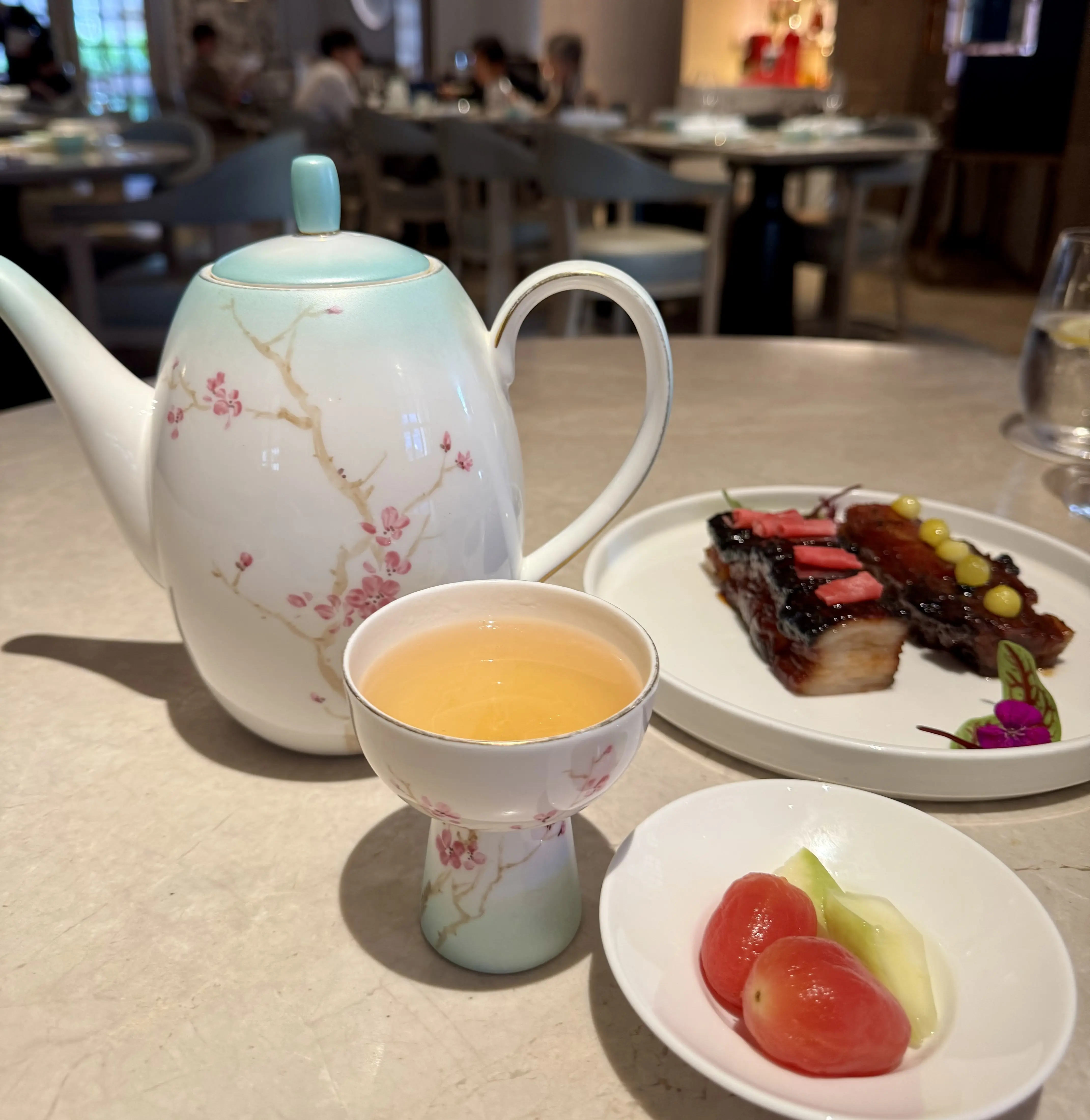 チャイニーズテーブル