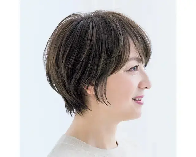 ツヤのある印象にみせる!マッシュショートヘア【50代髪型・ヘアスタイル】