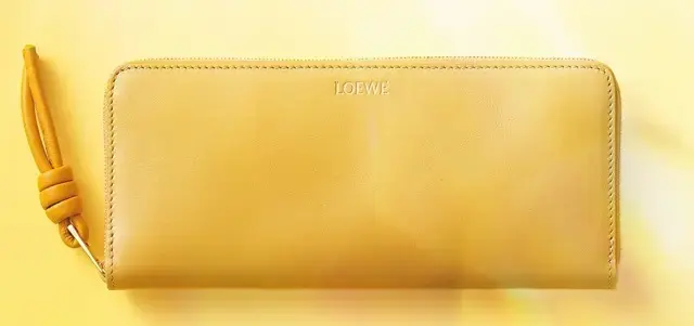LOEWE（ロエベ）画期的な超薄型。モダン＆スマートな長財布