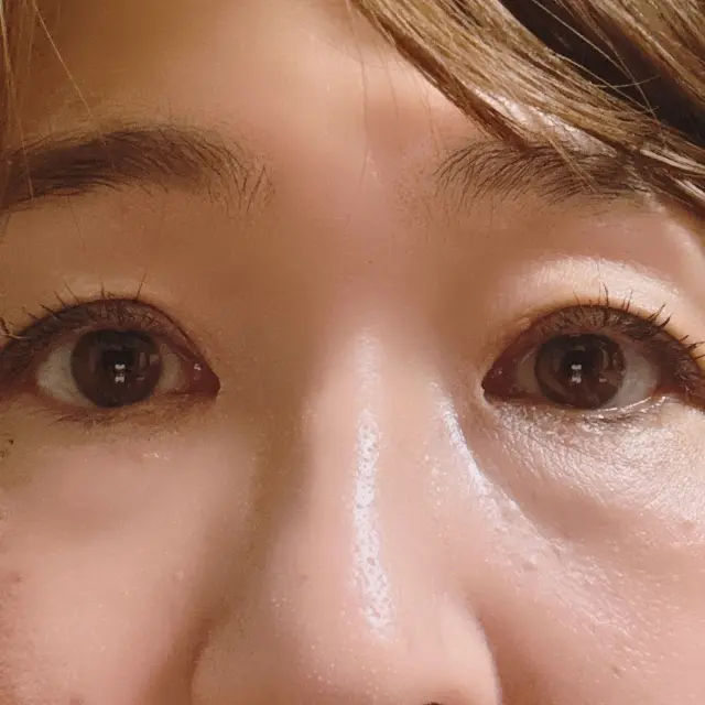 大人ショートに映えるまつげ。髪と目元でつくる、私らしい“軽やかさ”_1_10