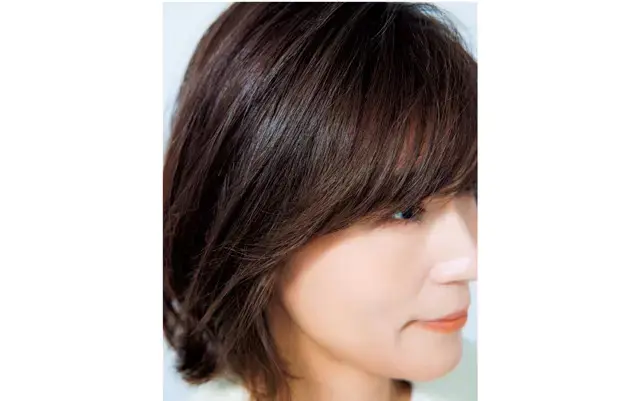 ハイライト×ファッションカラーで白髪の“まばら期”をのりきる!【50代髪型・ヘアスタイル】