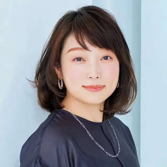 長さを変えず、毛先に大きなワンカールのパーマを。