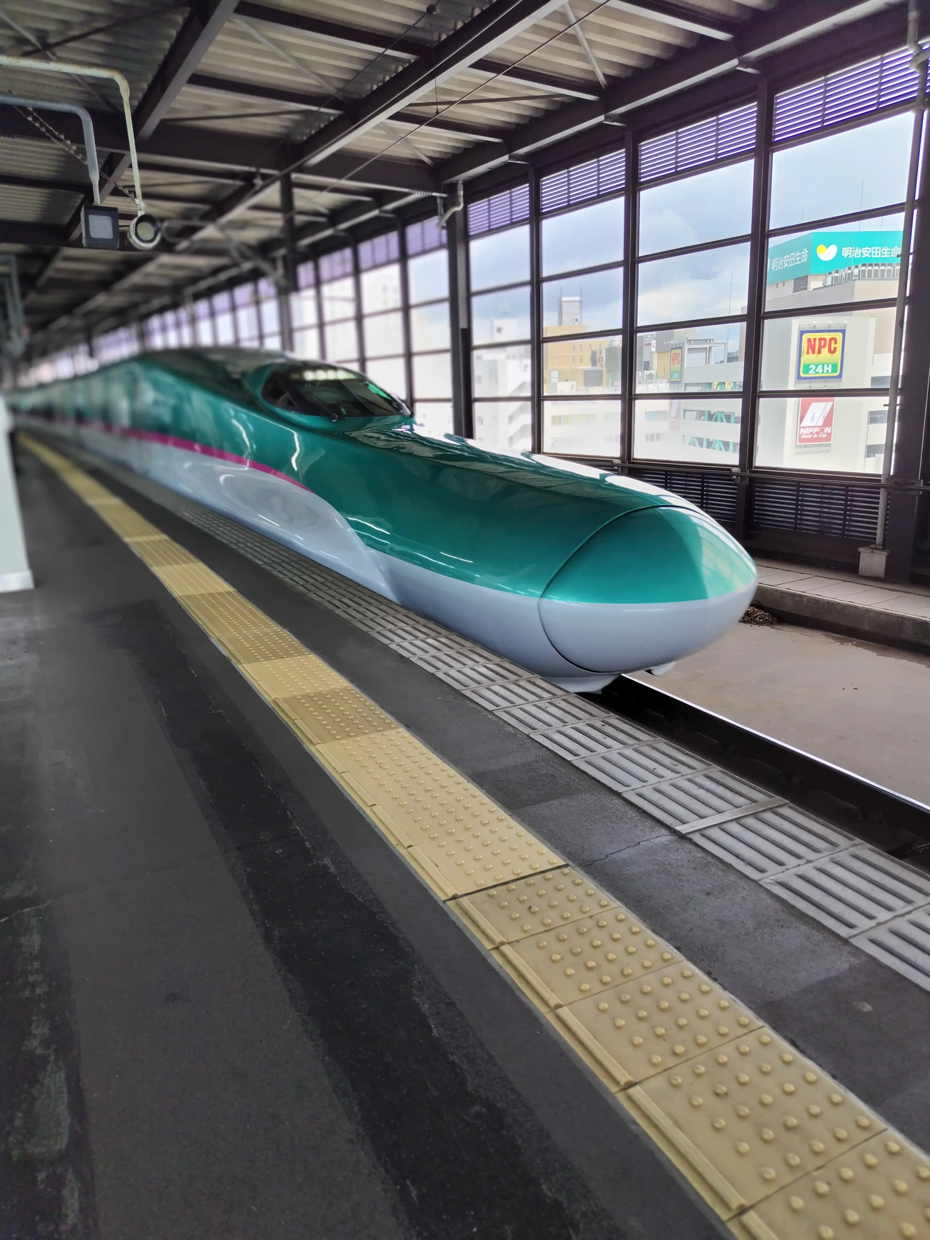 盛岡駅　東北新幹線　はやぶさ