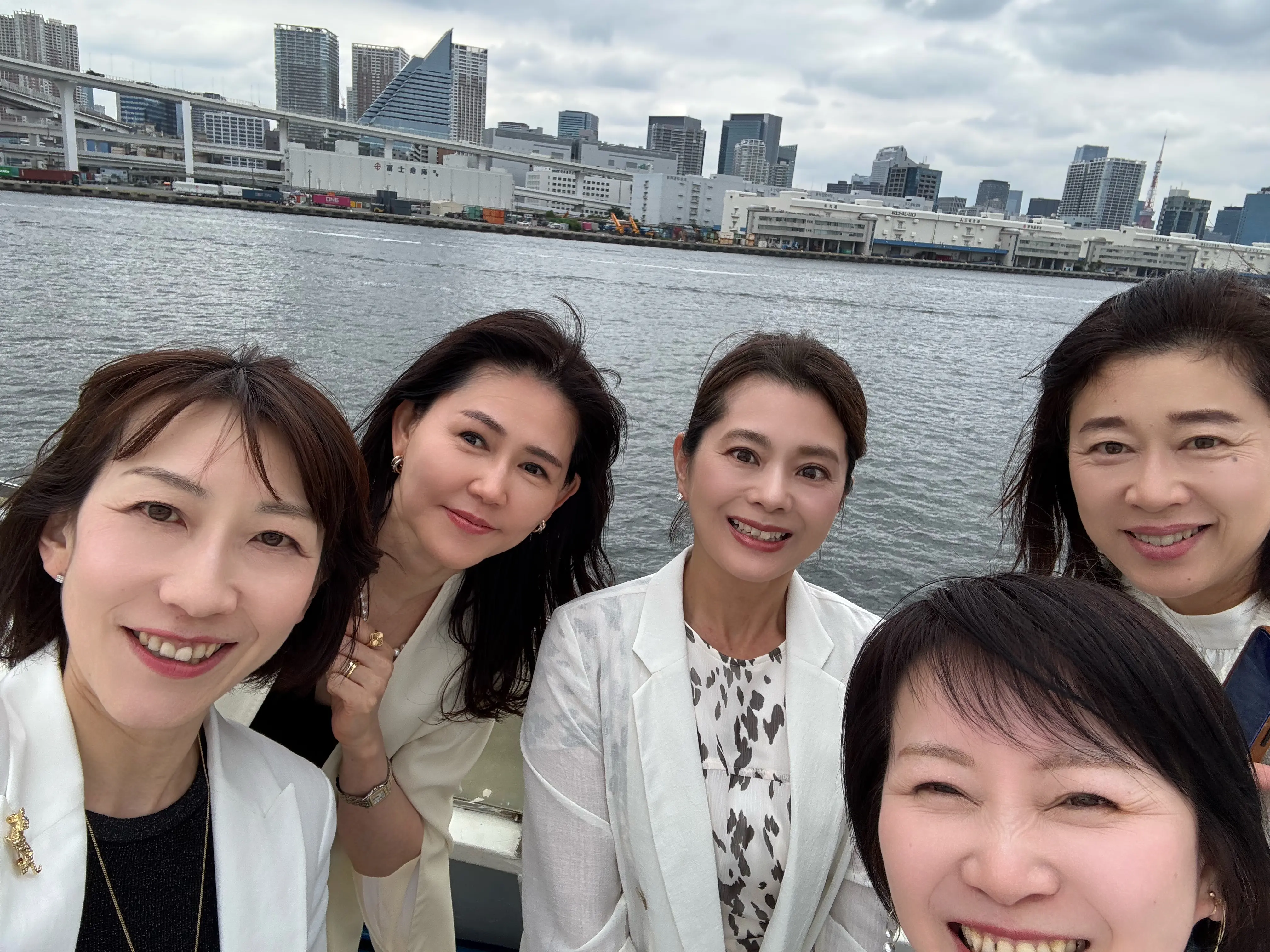 ランチクルーズ エクラ jマダム  レディクリスタル